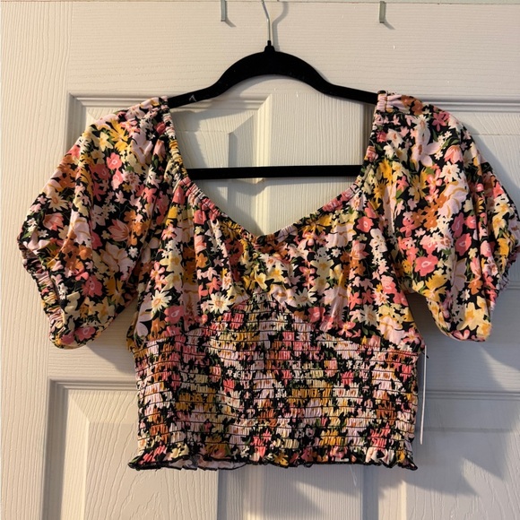 Billabong Tops - Floral off shoulder Smocked floral crop top NWT sz M